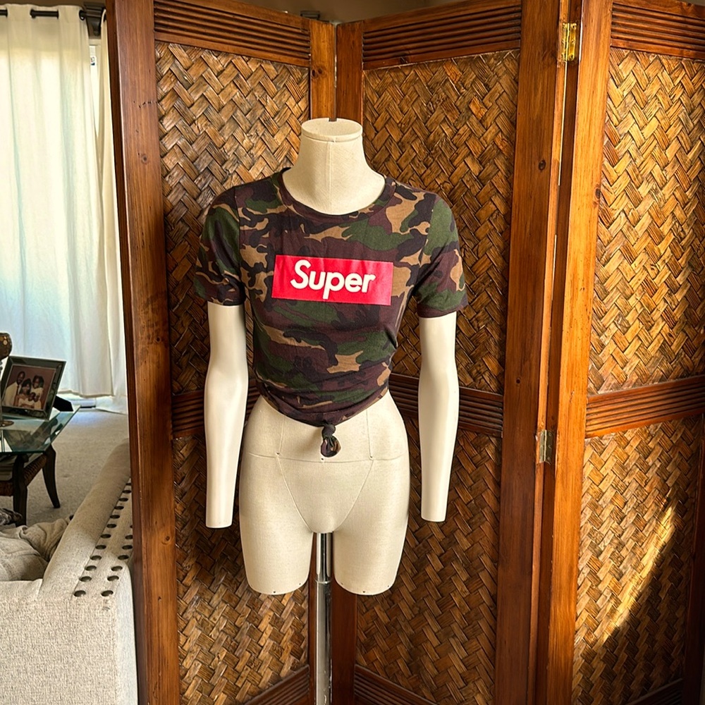 Fashion Nova Medium Super Tshirt Camouflage - great condition.